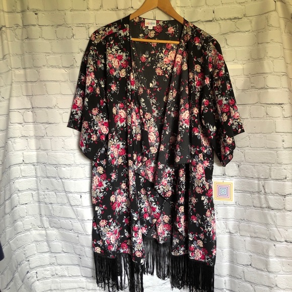 LuLaRoe Tops - LulaRoe floral Monroe Kimono